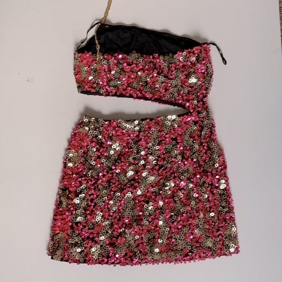 REVOLVE h:ours Sybila Mini Dress in Fuchsia & Gold - Picture 6 of 7